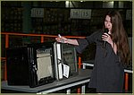 Арина Фурман, студентка 3-го курса Химфака МГУ, // поясняет особенности конструкции промышленного автоматического хроматографа ХПА-2